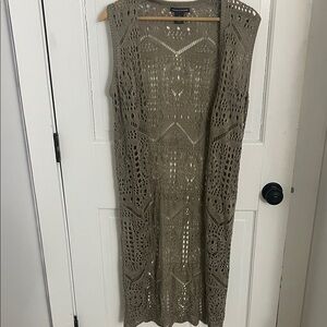 Chelsea & Theodore Open-Knit Vest in Taupe